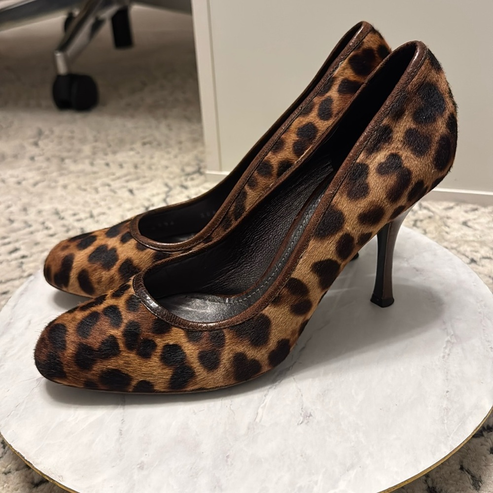 AVAILABLE! Dolce & Gabbana Calf Hair Leopard Print pump